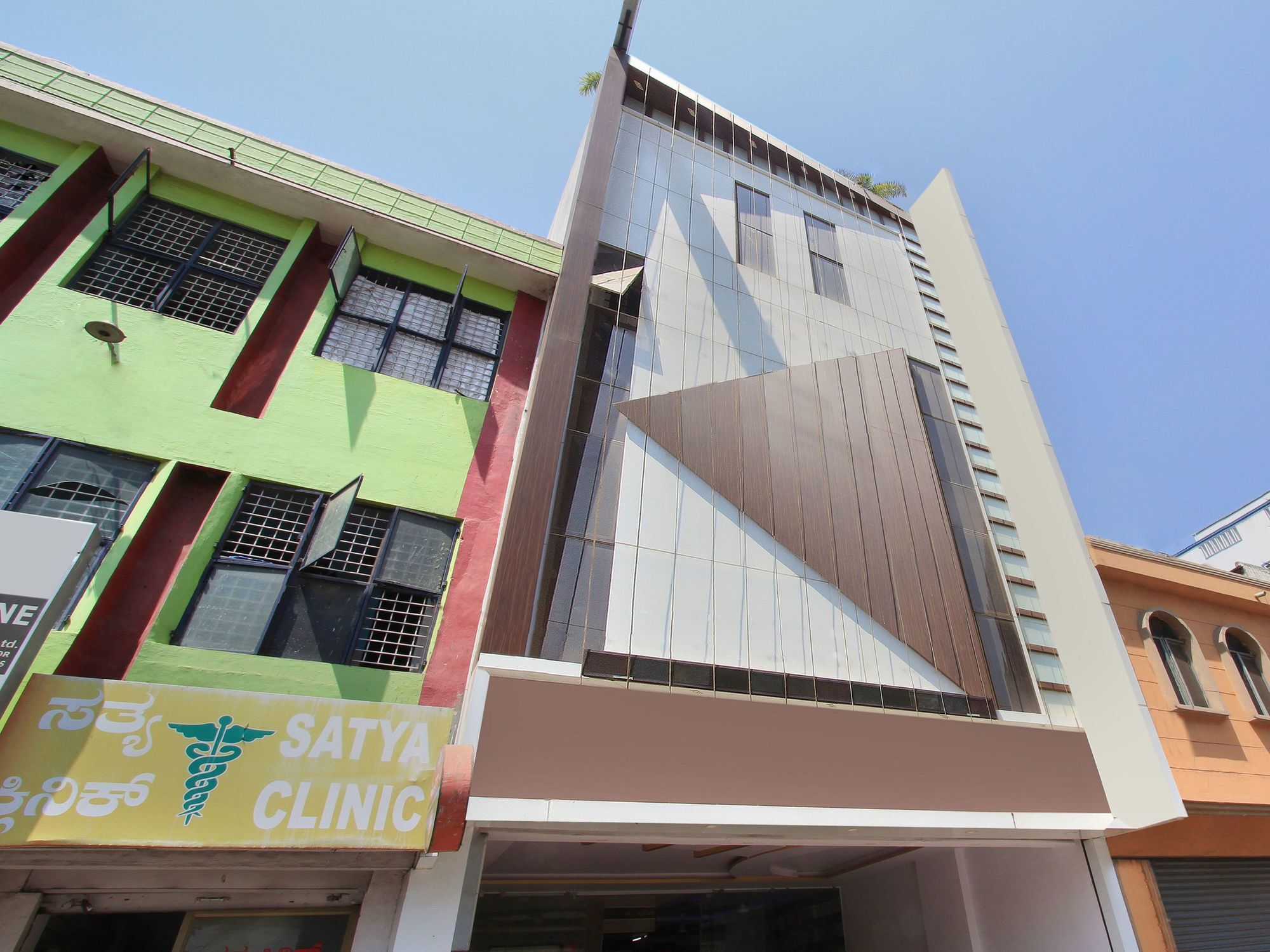 Oyo 12153 B S International Hotel 2*