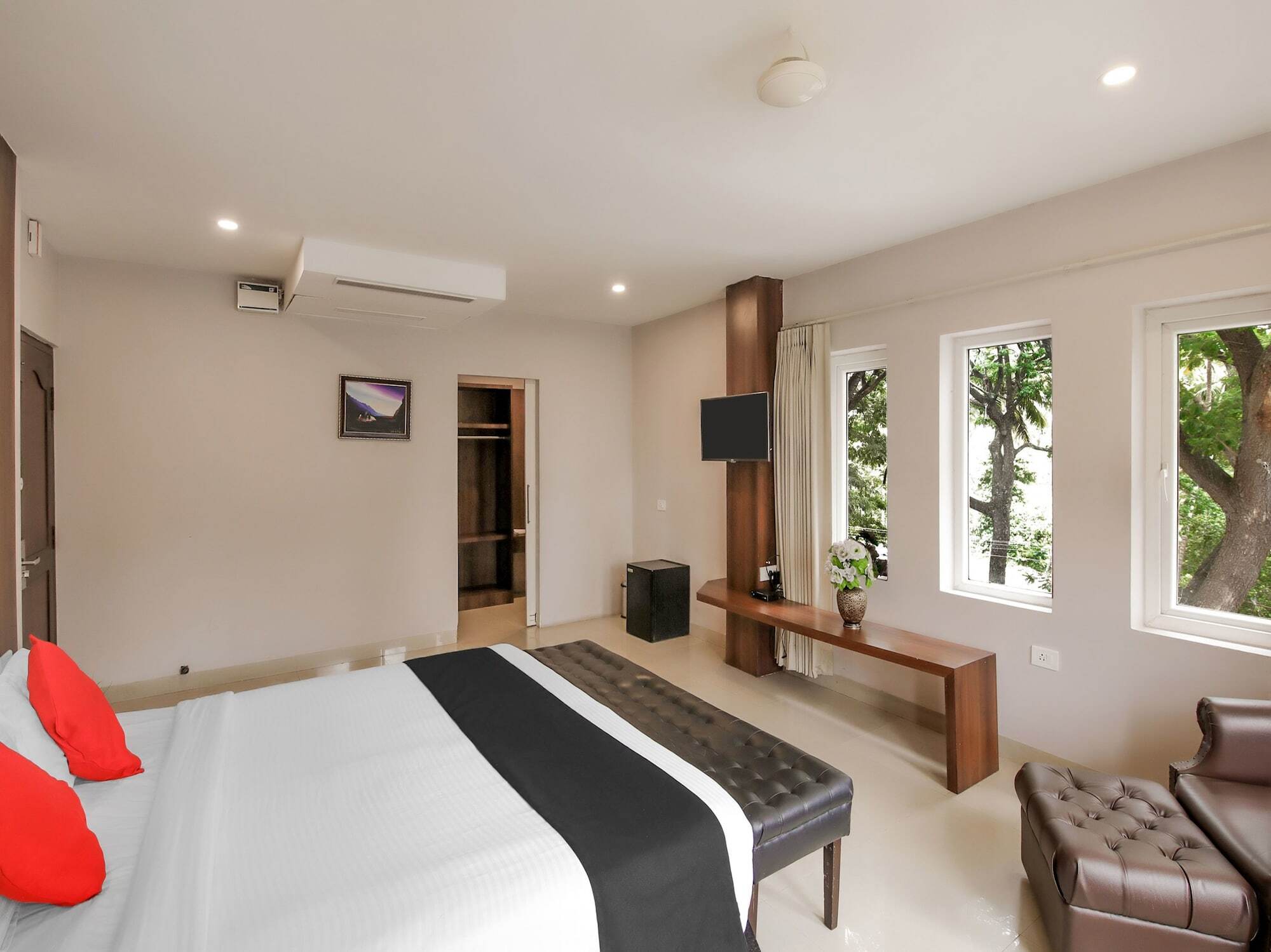 Capital O 18430 The Dawn 3* Mysore
