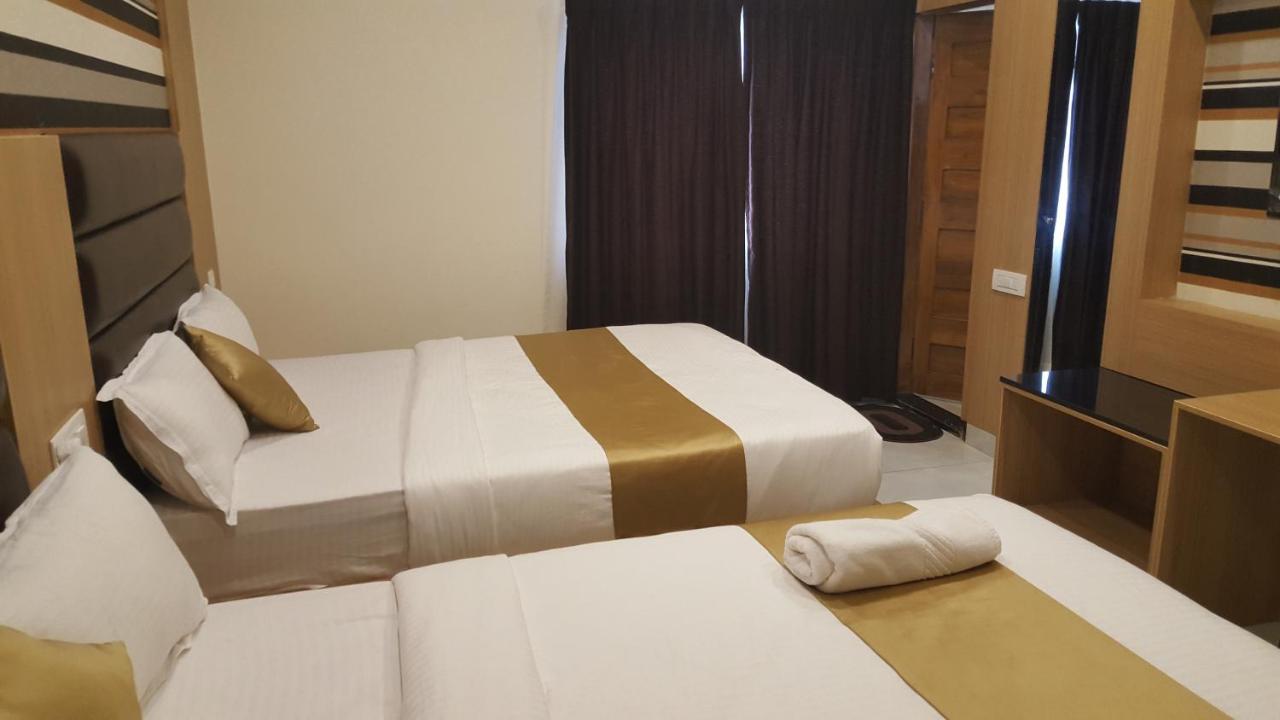 Ksr Galaxy Hotel *