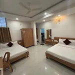 Seema Palace Inn 1 Km From Railwaystaion