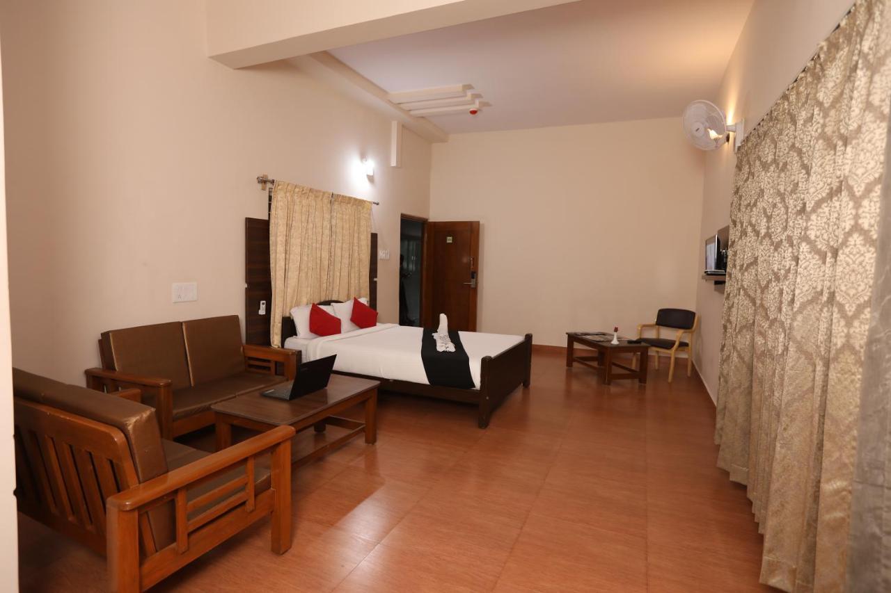 Townhouse J K Golden Embassy Hotel 3*