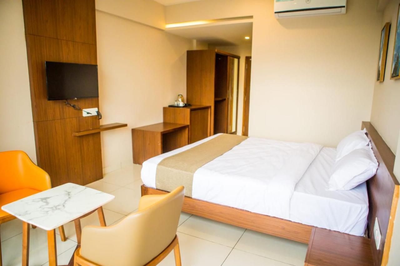 Samasth Palatial Hotel 3*