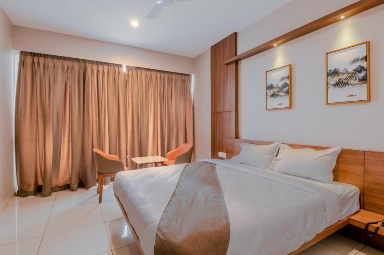 Samasth Palatial Hotel 3*