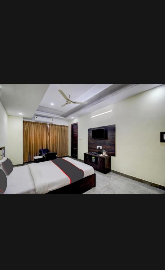 Hotel S K Comforts 3*