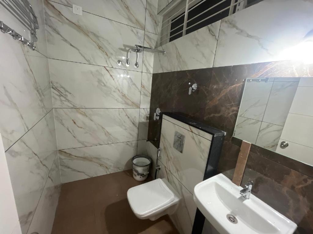 Seema Palace 1 Km From Railwaystaion
