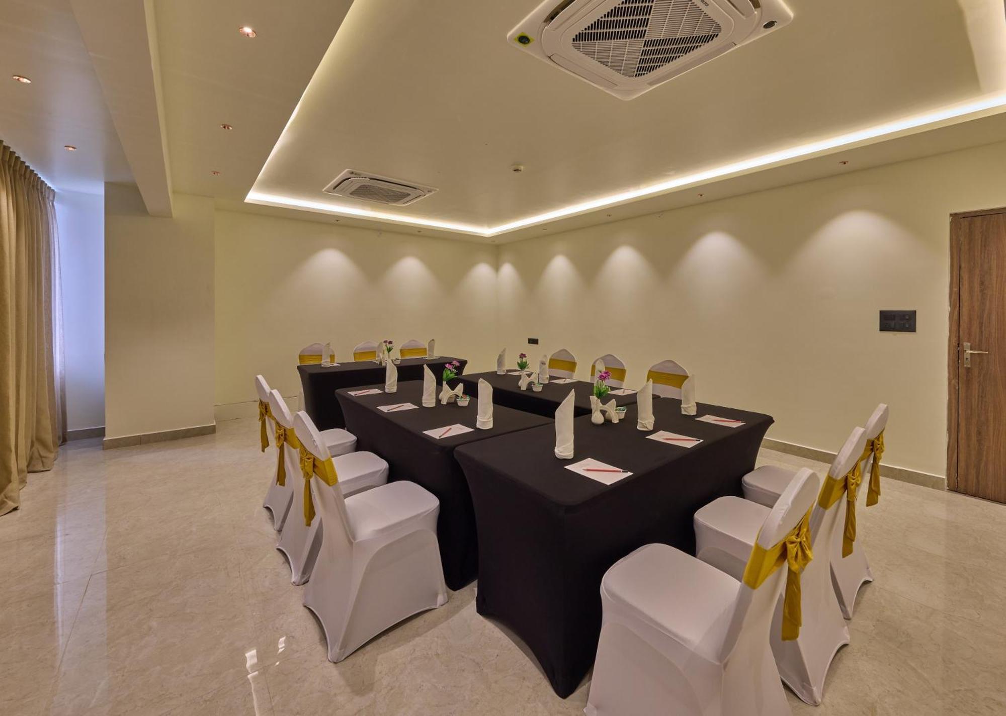 Grand Continent A Sarovar Portico Affiliate 3*