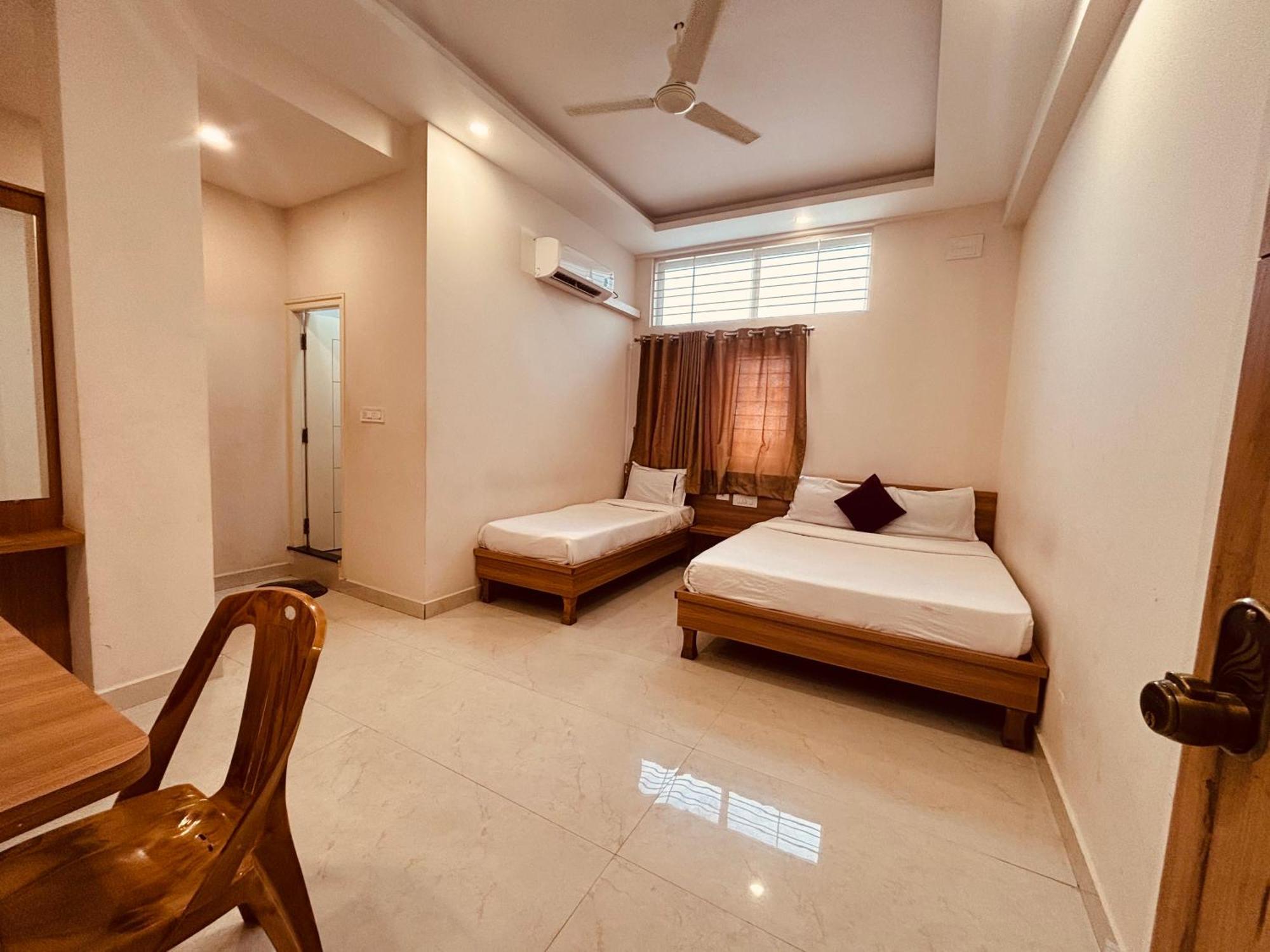 Seema Palace 1 Km From Railwaystaion