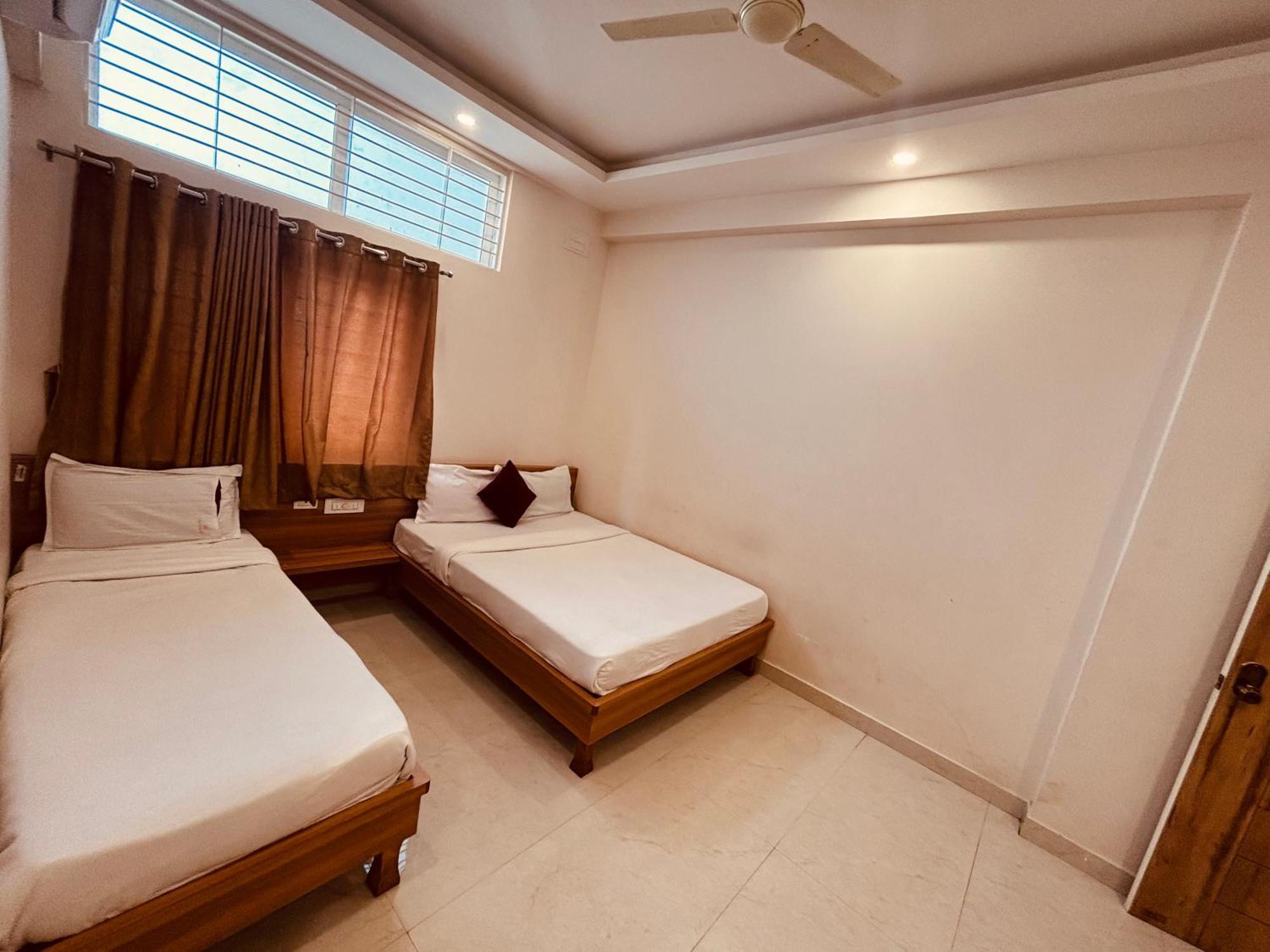 Seema Palace 1 Km From Railwaystaion
