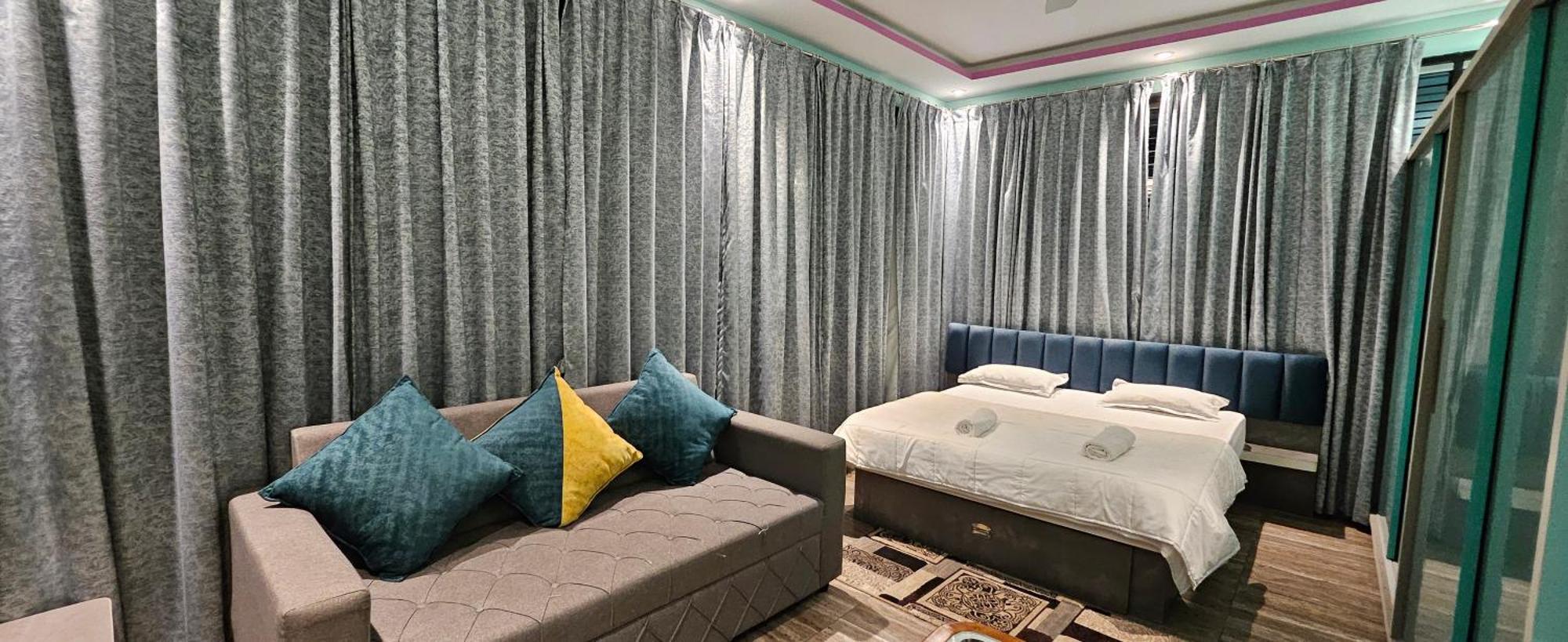 Apartment Rashmi Service *