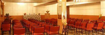 Mb International Palace Side