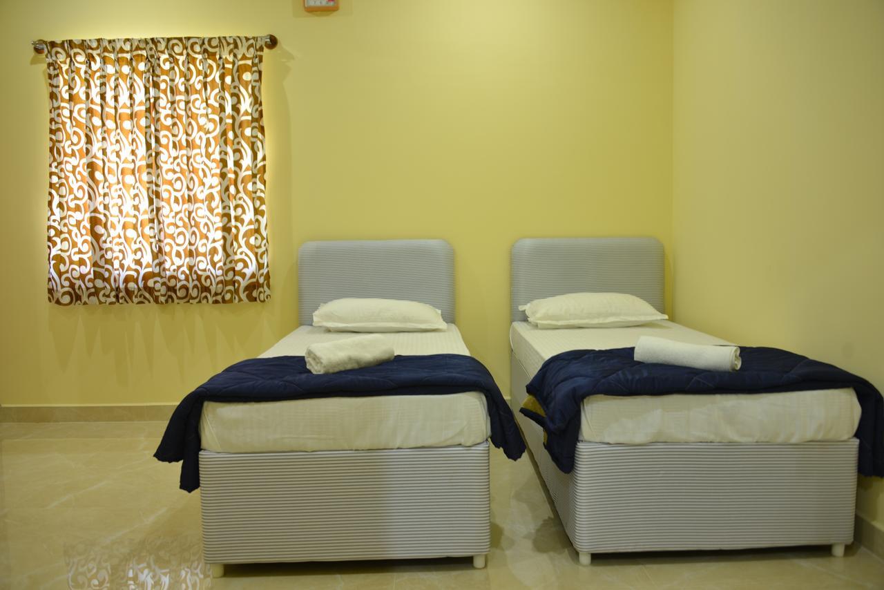 Golden Nest Motel 2*