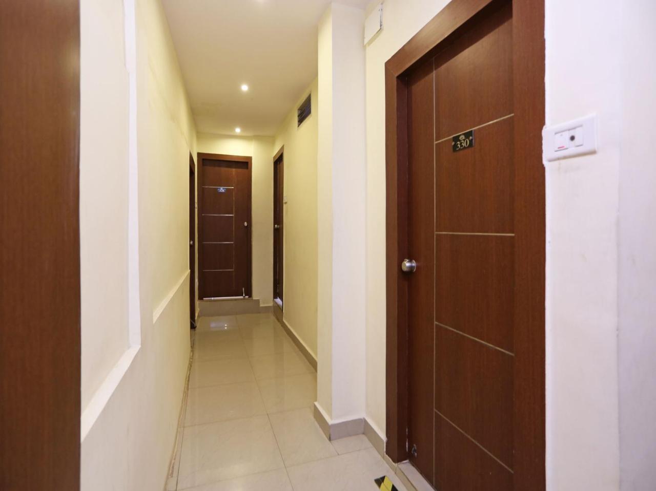 Oyo 5586 Prakash Palace 3*