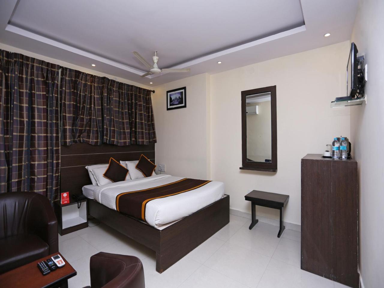 Oyo 5586 Prakash Palace 3*