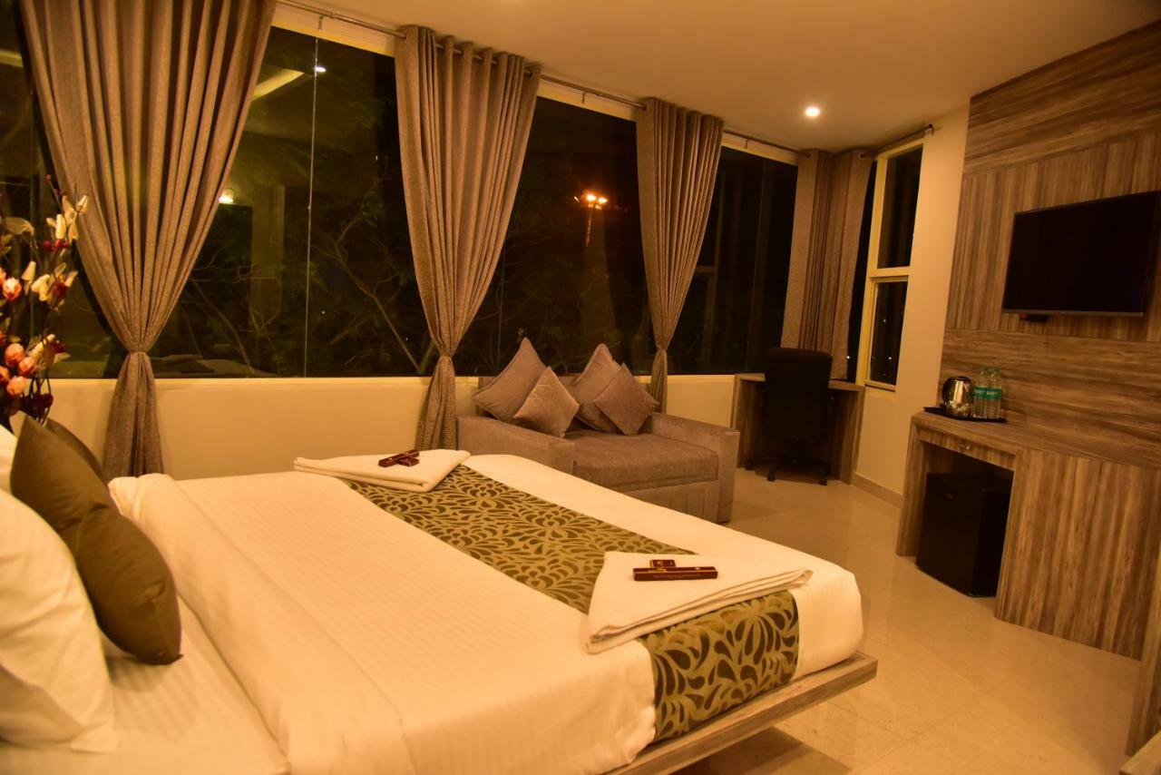 Le Oak Mysore