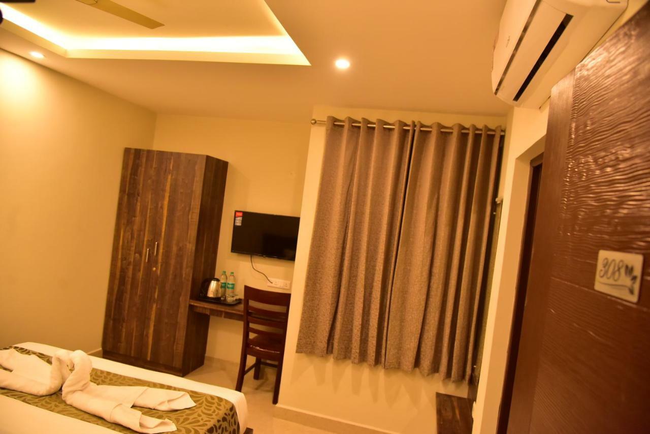Le Oak Hotel 3*