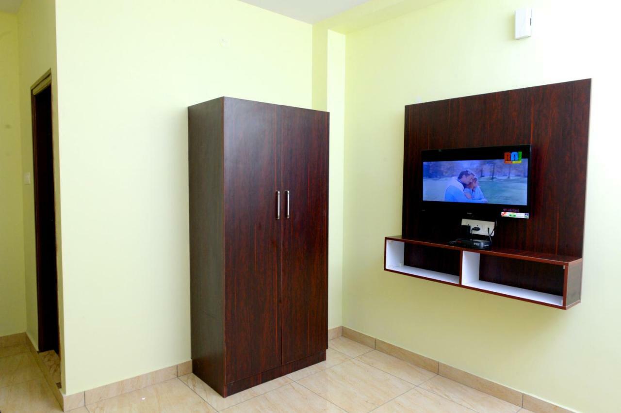 Surabhi Comforts Hotel *