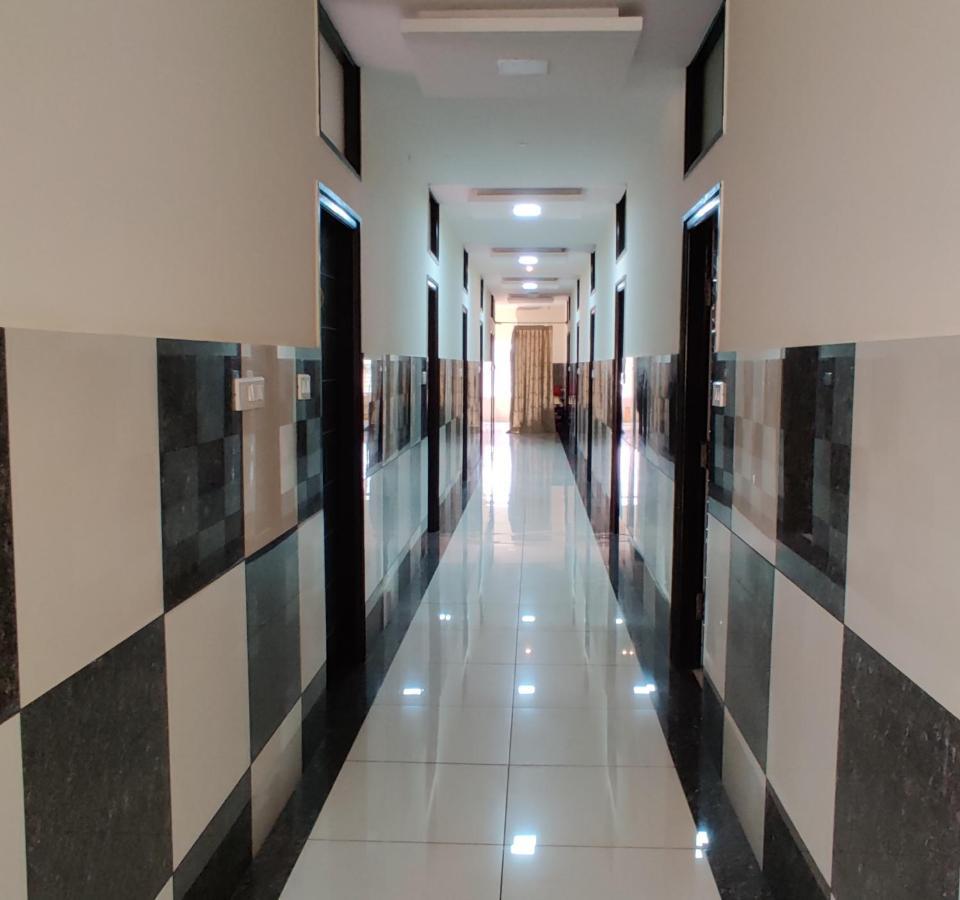 Suvarna Suits Hotel 2*
